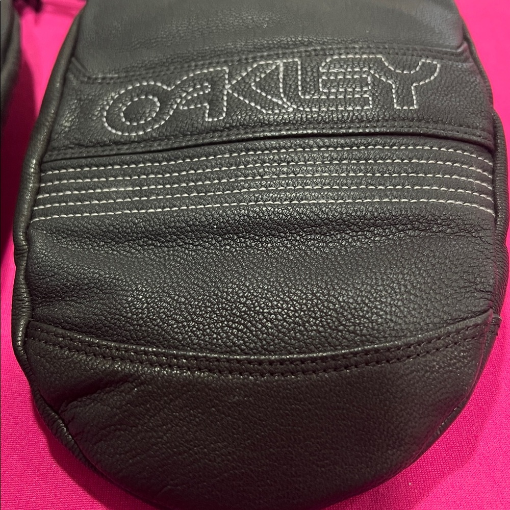 Oakley Black Winter leather Mittens NWOT - Picture 2 of 7